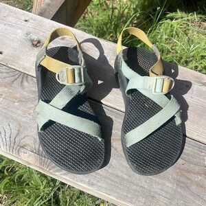 Chaco women’s Z/1 sandals size 6 medium wide green yellow teal blue